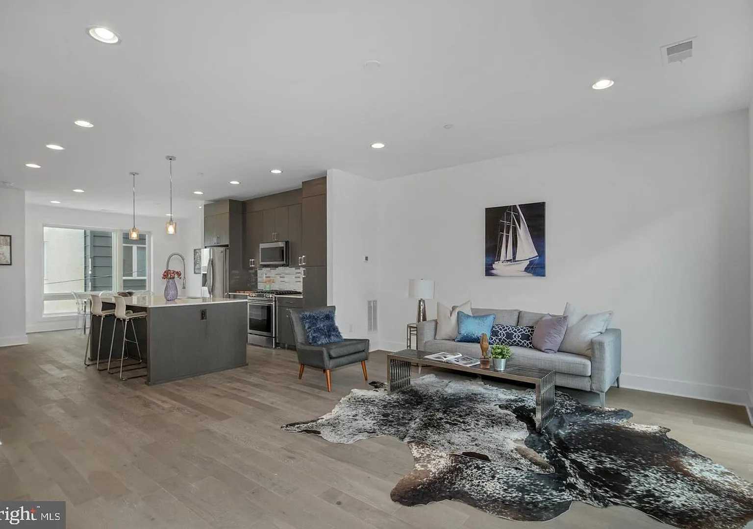 Pennsport Townhome with Garaged Parking — Photo 3
