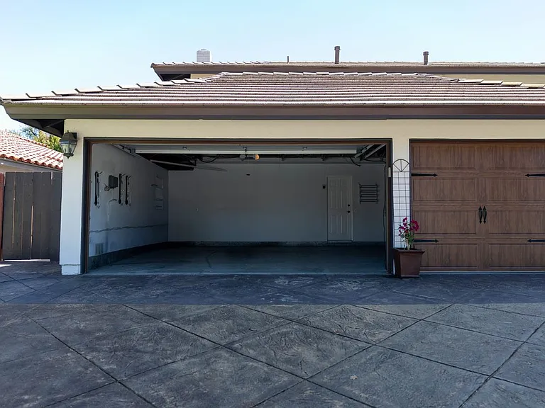 1552 Brentford Ave — Photo 41