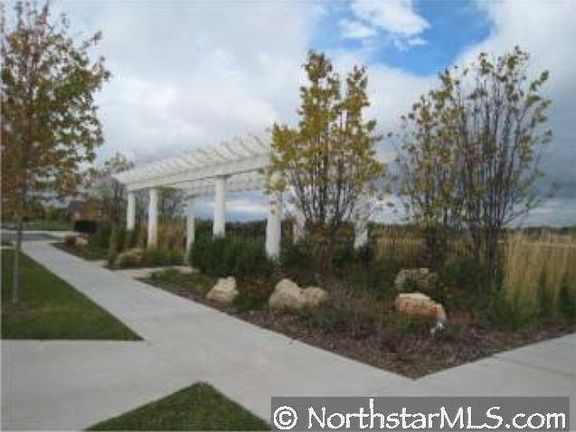 3rd image of 4557 Trillium Dr N