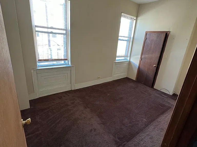 639 N 12th St — Photo 18