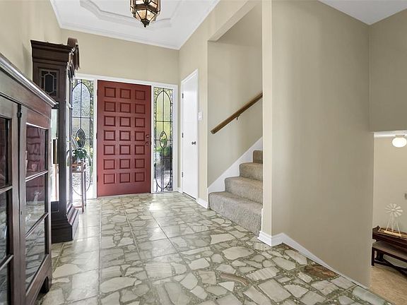 2nd image of 610 W Sorita Cir