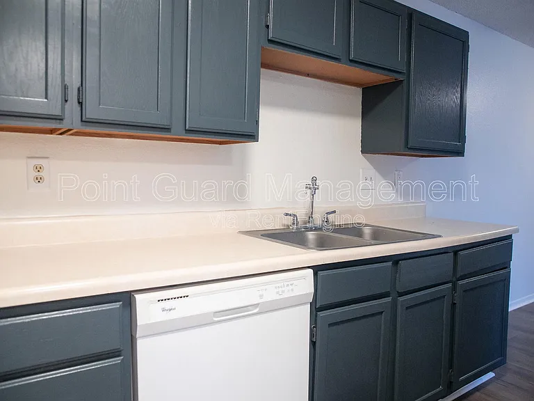 107 W Gold Coast Rd — Photo 32