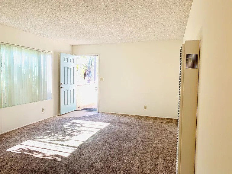 Live in Mission Beach Right by the Water! 2BD/1BA Top Floor Apartment w/ Parking! Only $2,895/mo — Photo 7