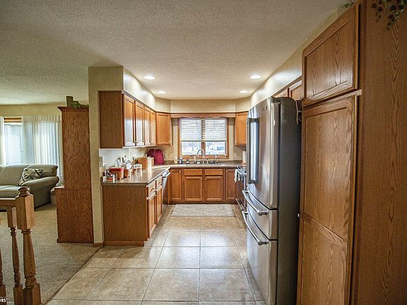 4th image of 122 Parkside Dr