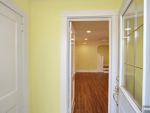 4th image of 72 Belmar St
