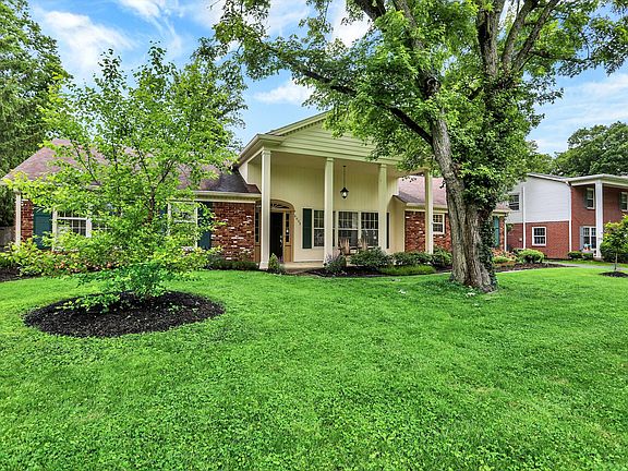 3rd image of 6605 Grosvenor Pl