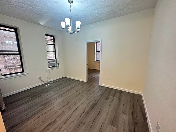 4th image of 31 Graham Ave #2B