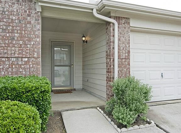 3rd image of 1567 Thornhill Ln