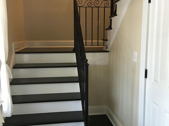 2nd image of 2315 Laharpe St #B