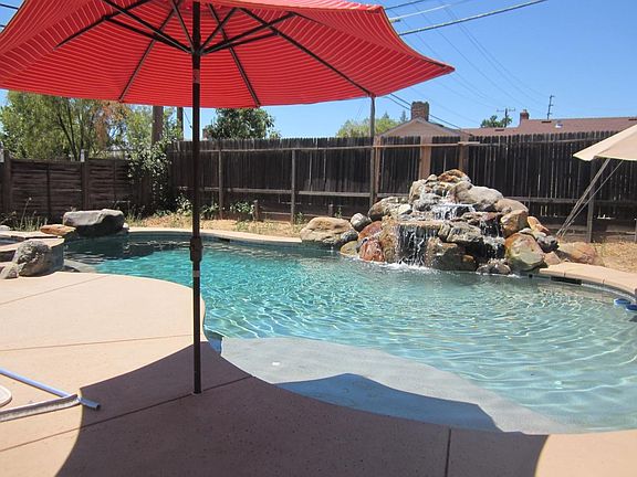 5th image of 2301 Parkwood Dr