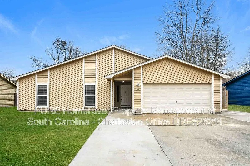 3 bed, 2.0 bath, 1620 sqft, $2,099 — Photo 1