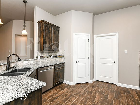 5th image of 208 McKittrick Ln