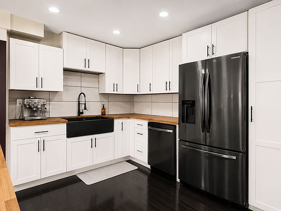 2nd image of 6814 N Ashland Blvd APT 1C
