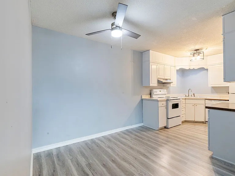 Woodward Park Apartments — Photo 2