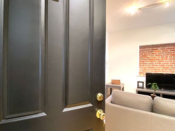 2nd image of 725 Leavenworth St #1