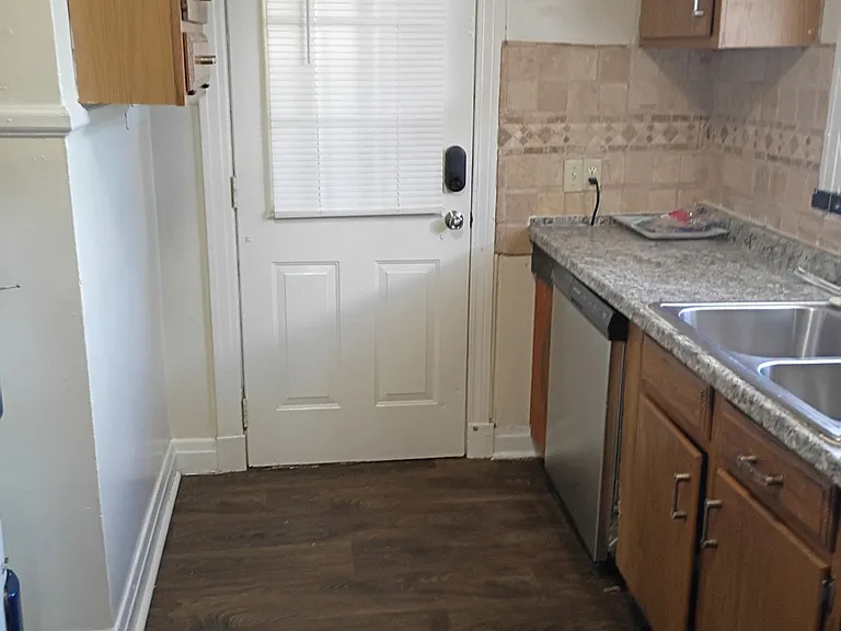 5918 N Pearl St — Photo 8