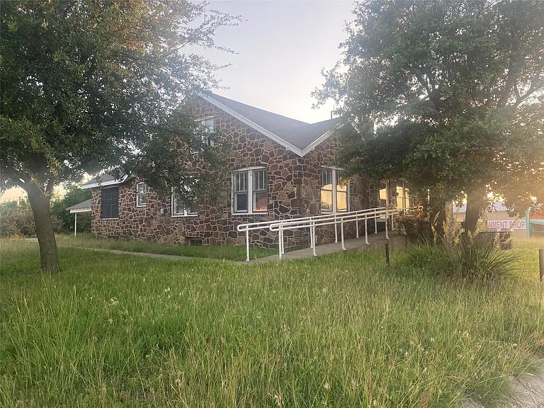 602 E Wise St — Photo 16