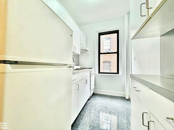 4th image of 386 Fort Washington Ave APT 4d