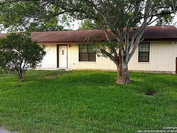 2nd image of 412 Pecan St