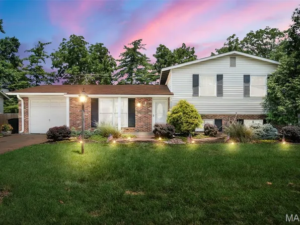 3 Country Hill Rd, Saint Peters, MO 63376