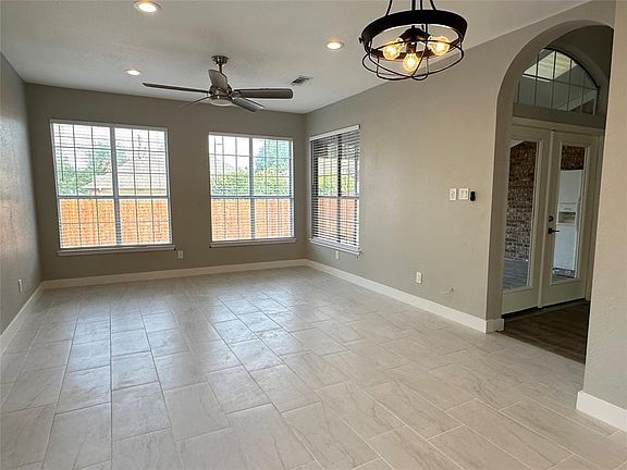4th image of 4225 Crestedge Ln