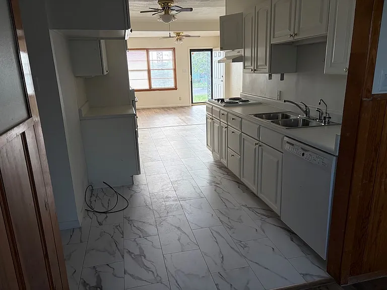 604 Steakley St — Photo 7