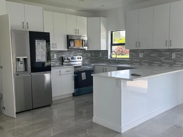 2877 SE 1st Ct, Boynton Beach, FL 33435