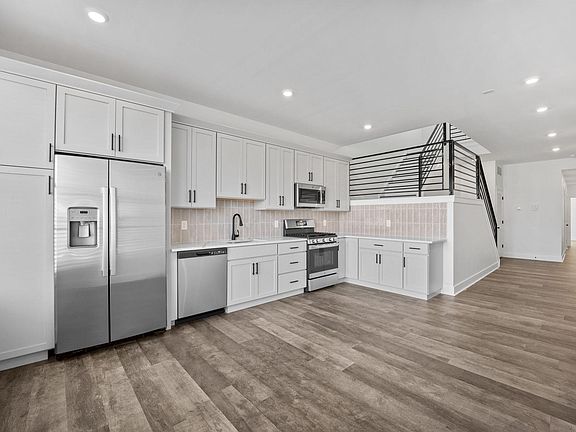 4th image of 2428 Clifford St Floor 3