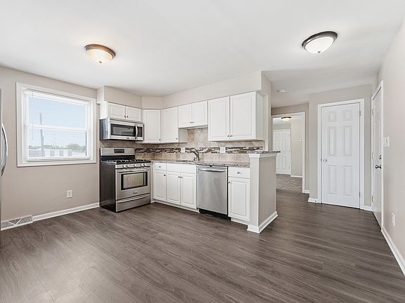 3rd image of 12865 Eureka Rd #2F