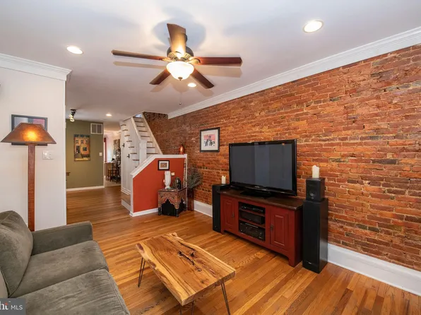 537 Gerhard St, Philadelphia, PA 19128