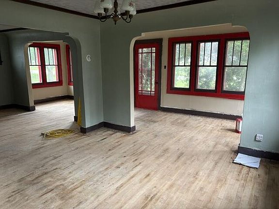 5th image of 347 Speedway COURT
