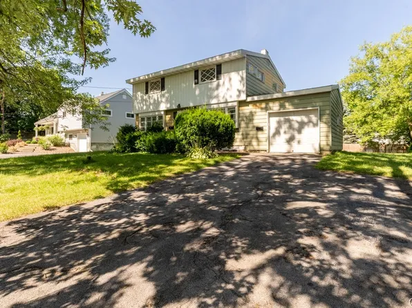 5 Gooseberry Ln, Liverpool, NY 13090