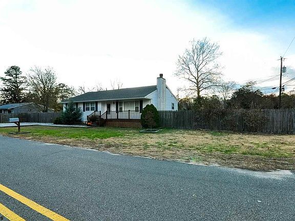 3rd image of 1102 Loretta Ave