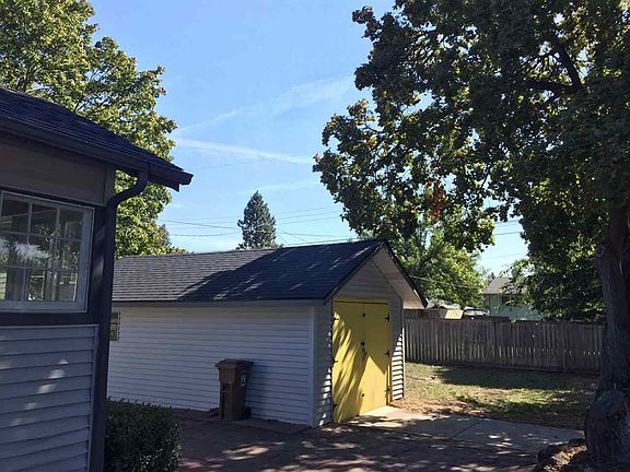 2nd image of 3604 E 32nd Ave