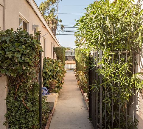 4th image of 12028 Culver Blvd