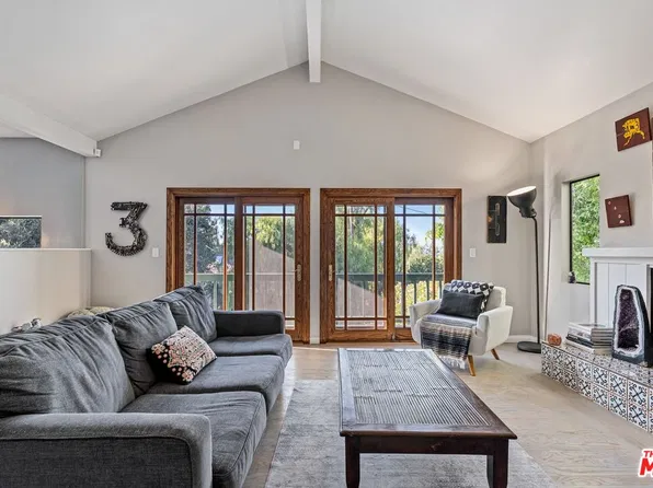 23620 Clover Trl, Calabasas, CA 91302