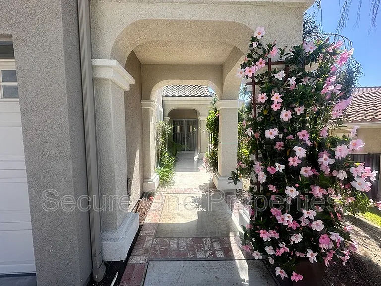 1740 Amarelle St — Photo 3