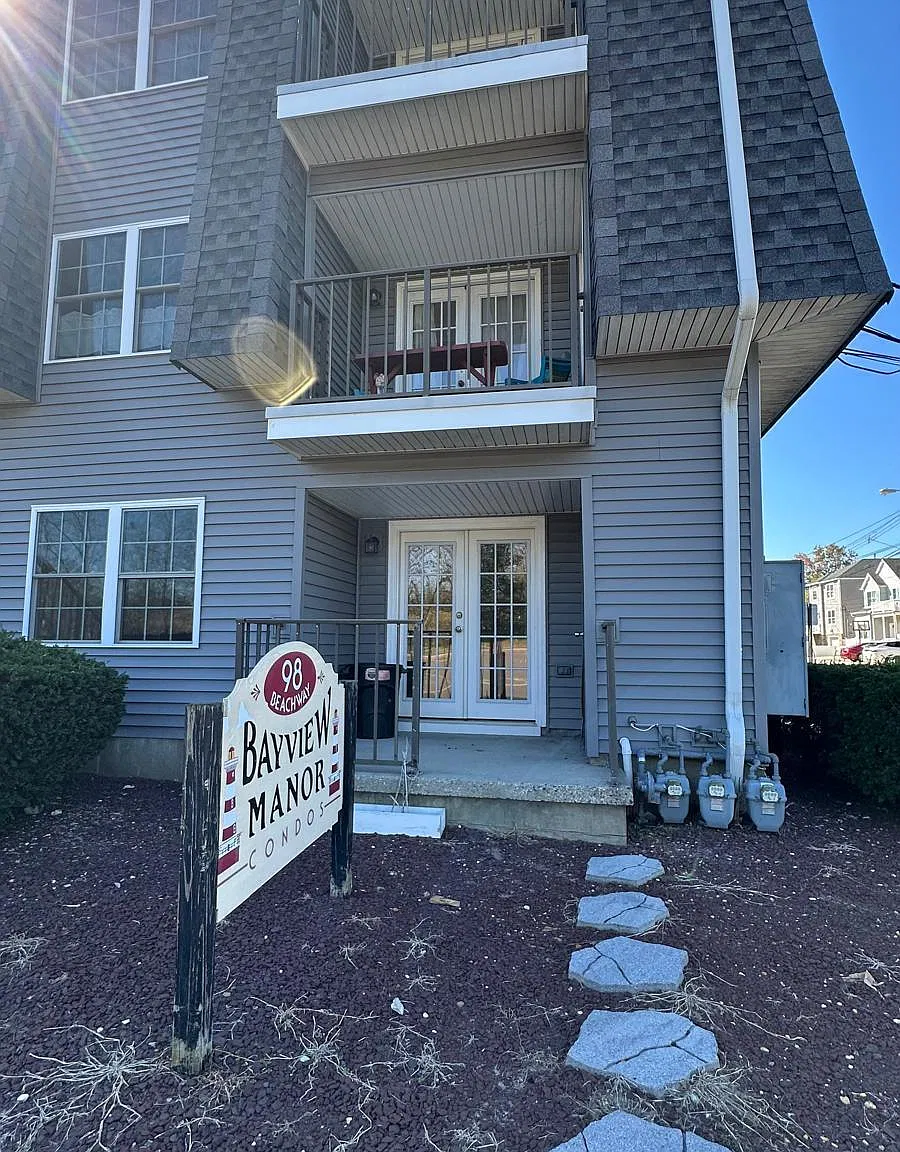 1 bed, 800 sqft, $2,100 — Photo 3