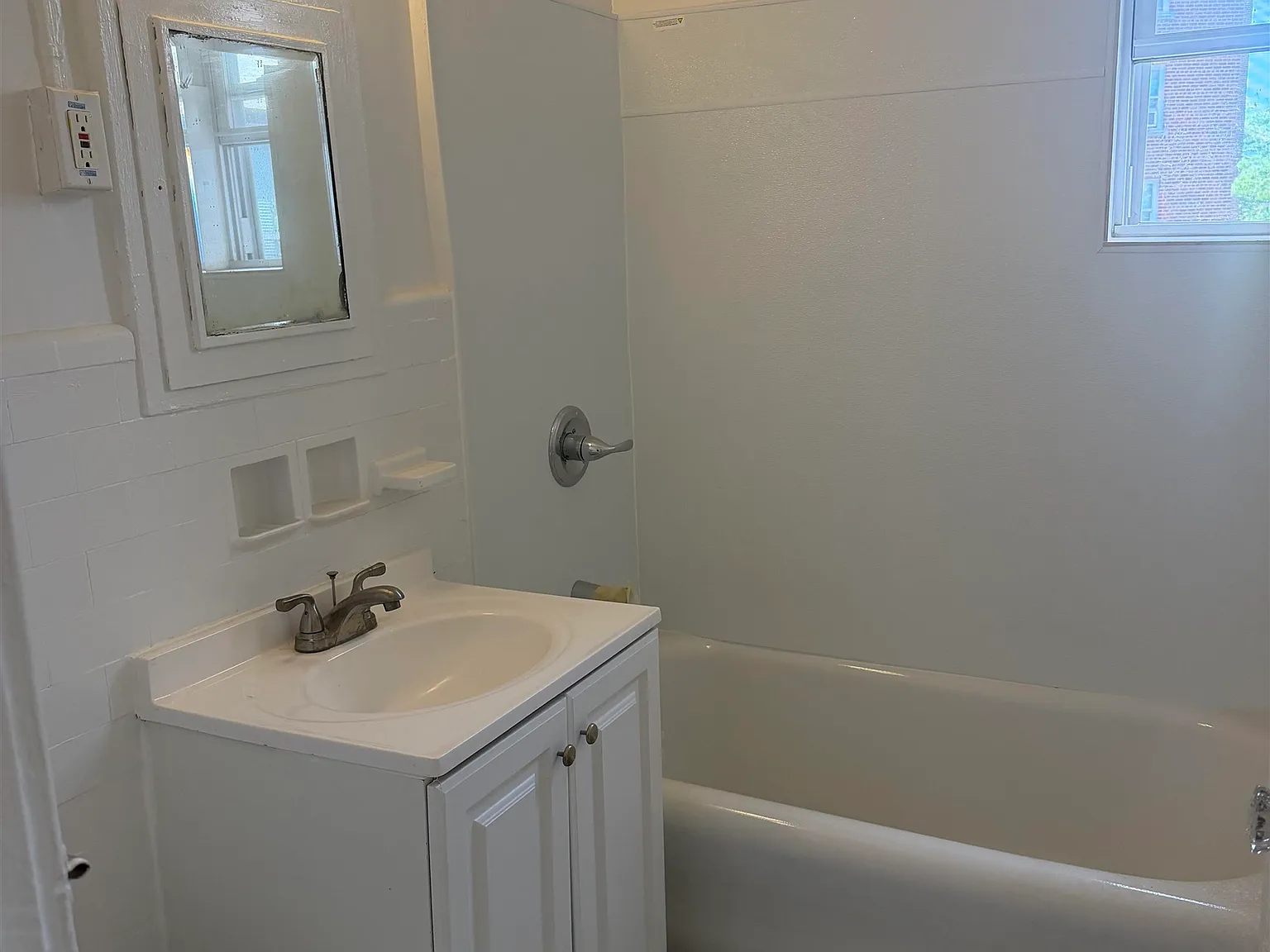 1 bed, 1.0 bath, $1,700 — Photo 3