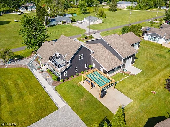 2nd image of 588 Eddy Ln
