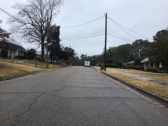 4th image of 563 Larkin Ln