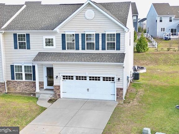 3rd image of 337 Tiger Lily Dr