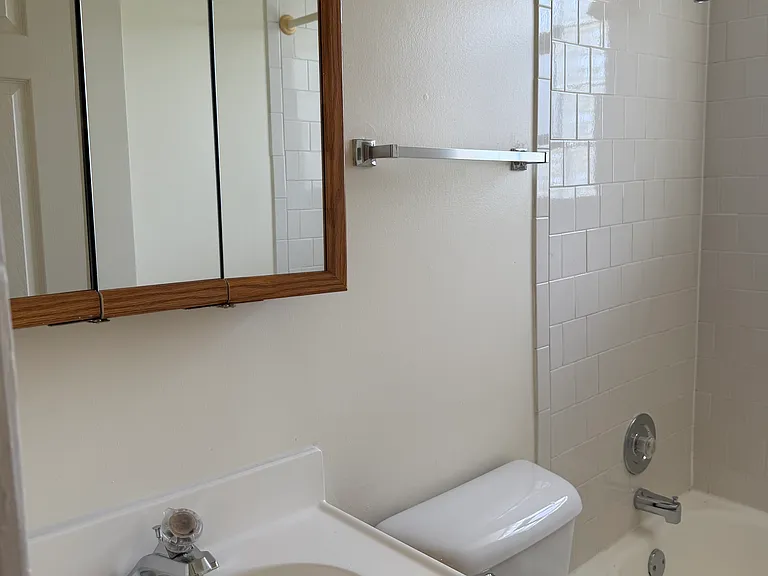 632 E North Broadway St — Photo 15
