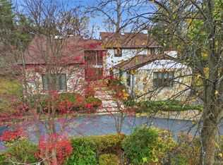 43 Bristol Dr, Manhasset, NY 11030