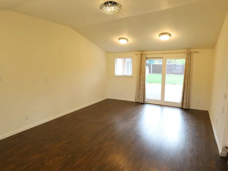 1429 SE Cherry Ln — Photo 5