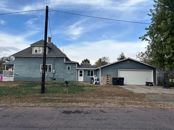 512 S 2nd St, Menno, SD 57045