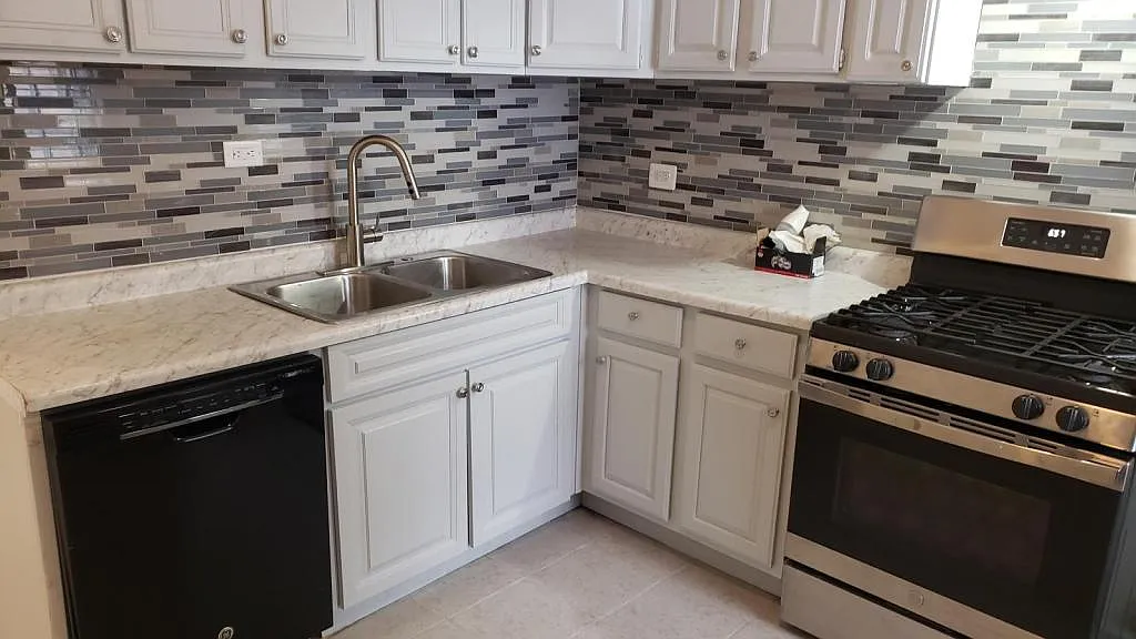 7833 S Burnham Ave — Photo 4
