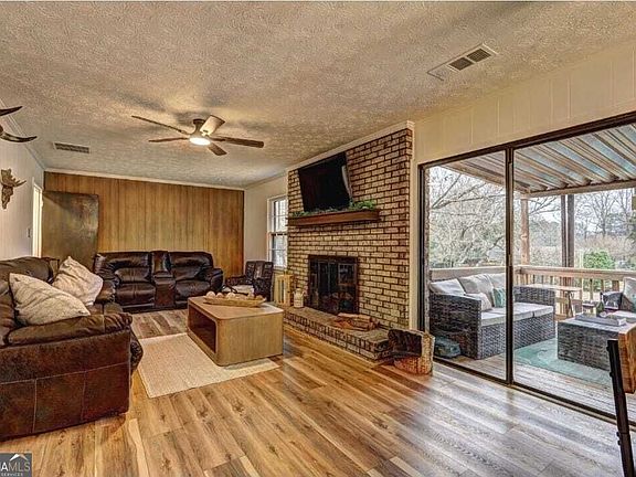 2nd image of 457 Castleaire Dr