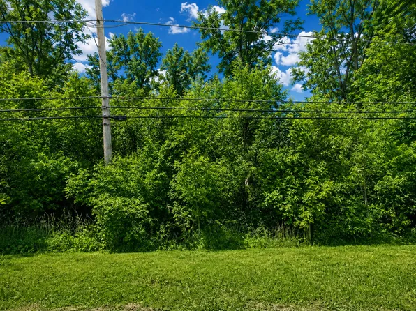 42750 N Lake Ave, Antioch, IL 60002
