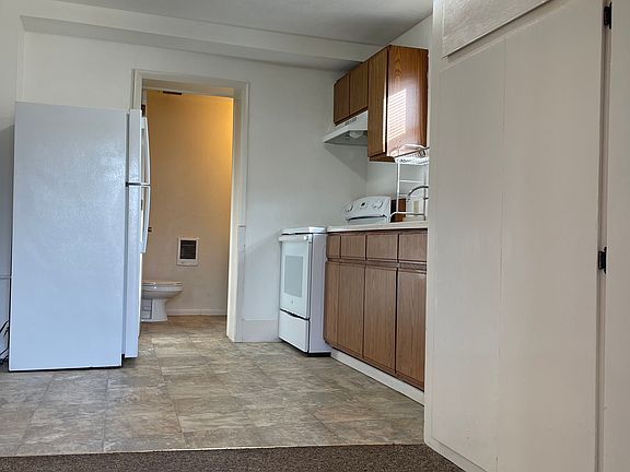3rd image of 319 E Pine St